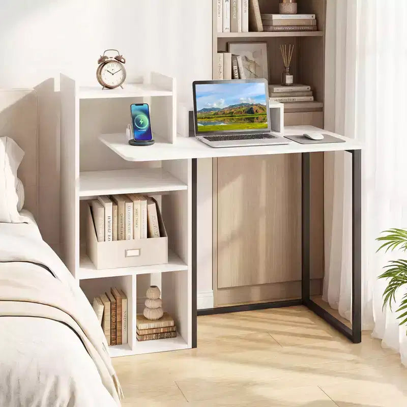 Scrivania per computer con stazione di ricarica 110,5 cm, Scrivania da studio con supporto ergonomico per monitor Bianco e Nero