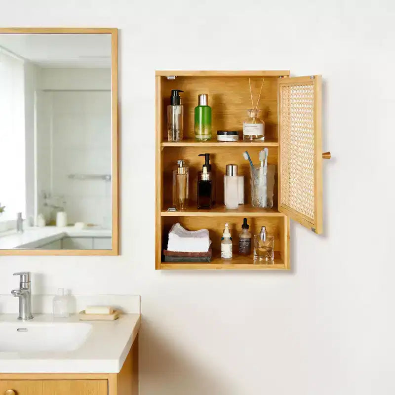 Pensile da bagno in bambù con ante in rattan, armadietto dei medicinali con ripiani regolabili e organizer salvaspazio, legno naturale/nero/bianco