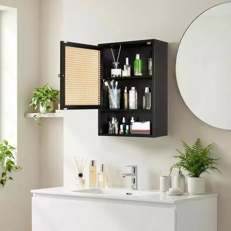 Pensile da bagno in bambù con ante in rattan, armadietto dei medicinali con ripiani regolabili e organizer salvaspazio, legno naturale/nero/bianco