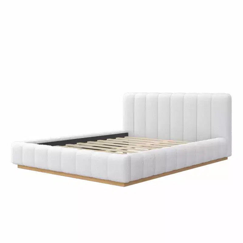 Struttura letto a piattaforma matrimoniale/king-size, con rivestimento in bouclé e base in legno, a basso profilo per camera da letto, appartamento