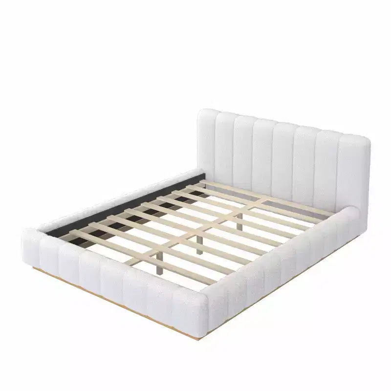 Struttura letto a piattaforma matrimoniale/king-size, con rivestimento in bouclé e base in legno, a basso profilo per camera da letto, appartamento