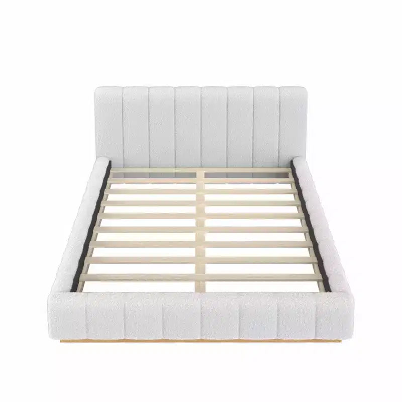 Struttura letto a piattaforma matrimoniale/king-size, con rivestimento in bouclé e base in legno, a basso profilo per camera da letto, appartamento