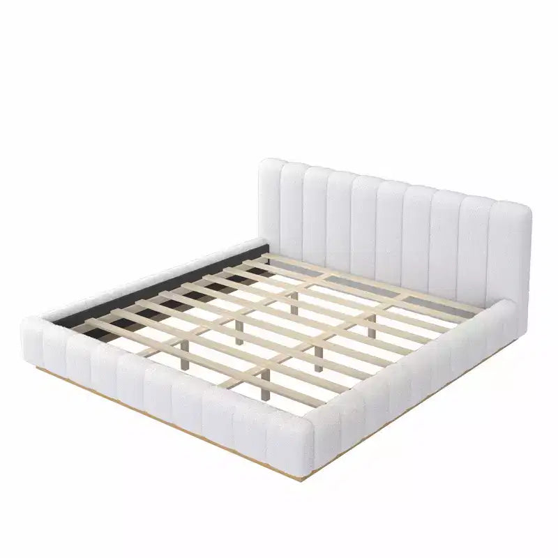 Struttura letto a piattaforma matrimoniale/king-size, con rivestimento in bouclé e base in legno, a basso profilo per camera da letto, appartamento