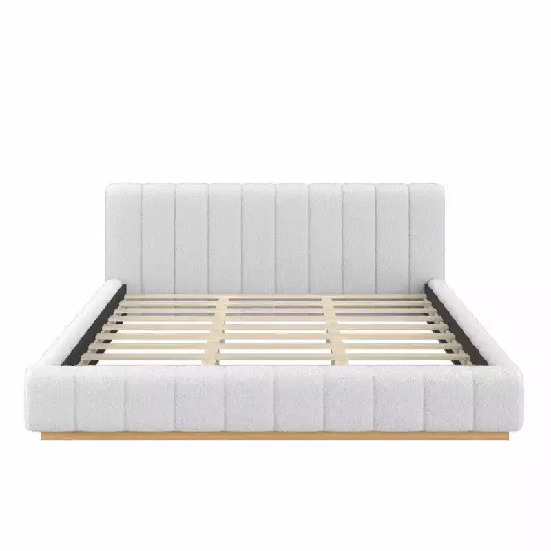 Struttura letto a piattaforma matrimoniale/king-size, con rivestimento in bouclé e base in legno, a basso profilo per camera da letto, appartamento