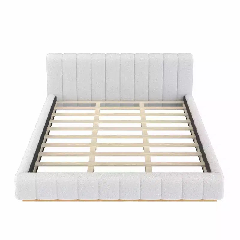 Struttura letto a piattaforma matrimoniale/king-size, con rivestimento in bouclé e base in legno, a basso profilo per camera da letto, appartamento